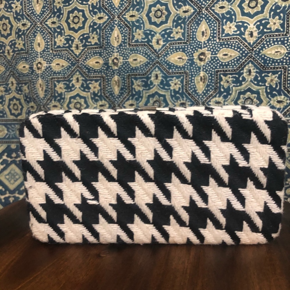 3/$20 Houndstooth clutch wallet